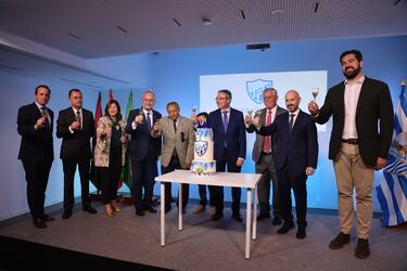 La camiseta es un homenaje al Málaga del mítico Juanito y está inspirada en la de la temporada 1988-89, en la que el de Fuengirola jugó.