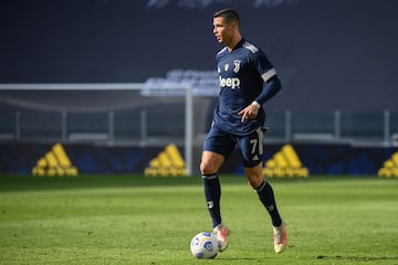 El jugador portugués es uno de los mejores delanteros de la historia del fútbol. Es rápido, hábil y con una gran fuerza de disparo. En el juego aéreo destaca por su gran salto, llegando a veces hasta casi los tres metros.