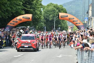 El ruso Ilnur Zakarin se quedó con la victoria. Miguel Ángel López tuvo problemas mecánicos y perdió tiempo con los favoritos. Jan Polanc sigue con la 'Maglia Rosa' 