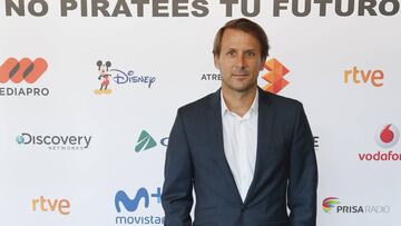 GRA270. MADRID, 05/10/2017.- El exfutbolista Gaizka Mendieta en la presentaci&oacute;n de la campa&ntilde;a &quot;No piratees tu futuro&quot;, con la que quiere sensibilizar sobre la importancia de no consumir de manera ilegal contenidos culturales o deportivos a trav&eacute;s de Internet. EFE/Mariscal