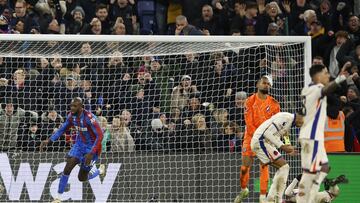 London (United Kingdom), 04/01/2025.- Crystal Palace's Jean-Philippe Mateta celebrates after scoring the 1-1 goal during the English Premier League match between Crystal Palace FC and Chelsea FC, in London, Britain, 04 January 2025. (Reino Unido, Londres) EFE/EPA/DAVID CLIFF EDITORIAL USE ONLY. No use with unauthorized audio, video, data, fixture lists, club/league logos, 'live' services or NFTs. Online in-match use limited to 120 images, no video emulation. No use in betting, games or single club/league/player publications.