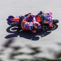 Martín corta la hemorragia con Pecco y Márquez llega al sexto