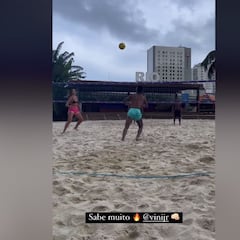 Vinicius triunfa por las playas de Río de Janeiro: presumió de calidad jugando al futvóley
