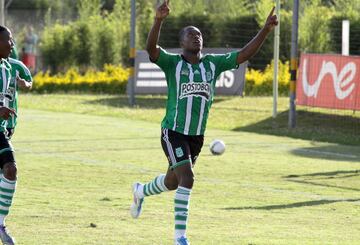 El delantero nacido en Santander de Quilichao jugó en el Changchun Yatai en 2012 y el Shenyang Dogjin en el 2013, en China, y además jugó en Rosario Central de Argentina y el Club León de México. También vistió la camiseta de Atlético Nacional, Millonarios y Santa Fe. Actualmente hace parte de la plantilla de Jaguares de Córdoba.