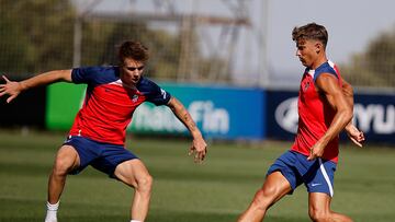 Barrios y Llorente, en un entrenamiento del Atlético