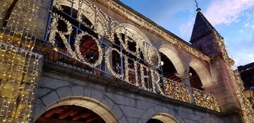 Así de bonito lució la iluminación del pueblo zamorano de Puebla de Sanabria durante el ensayo general tras ganar el concurso navideño de Ferrero Rocher para ser la localidad mejor iluminada de España. 