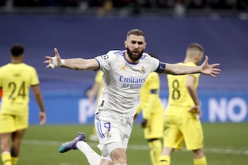 2-3. Karim Benzema celebra el segundo gol que marca en el minuto 6 de la prórroga.