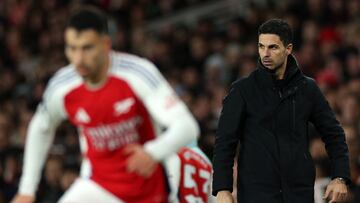 Arsenal's Spanish manager Mikel Arteta (R) reacts during the English Premier League football match between Arsenal and Everton at the Emirates Stadium in London on December 14, 2024. (Photo by Adrian Dennis / AFP) / RESTRICTED TO EDITORIAL USE. No use with unauthorized audio, video, data, fixture lists, club/league logos or 'live' services. Online in-match use limited to 120 images. An additional 40 images may be used in extra time. No video emulation. Social media in-match use limited to 120 images. An additional 40 images may be used in extra time. No use in betting publications, games or single club/league/player publications. /
