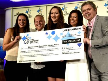 Deja a su novia y un día después a ella le toca la lotería