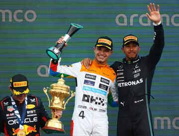 Max Verstappen (Red Bull), Lando Norris (McLaren) y Lewis Hamilton (Mercedes). Silverstone, Gran Bretaña. F1 2023.