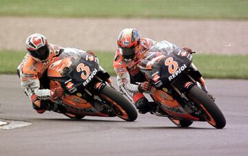 En 1995, Montmeló acogió la última prueba del Mundial bajo la denominación de GP de Europa. Doohan ya había cerrado en la prueba anterior en Argentina el título de campeón. Crivillé escaló posiciones desde la quinta plaza de salida hasta sobrepasar a Carlos Checa, líder y al que un error le llevó fuera de la pista, para ganar por primera vez en Barcelona. En 1999, el del Repsol Honda iba lanzado a por su primer Mundial de 500cc con la NSR y cerró en Montmeló, con una remontada épica sobre Tadayuki Okada, un póker de victorias que abrió en Jerez para locura de la afición.
