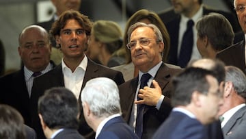 Rafa Nadal y Florentino P&eacute;rez, en el palco del Bernab&eacute;u durante un partido de Champions League.
 