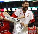 Mirotic crece: 11,7 puntos y 7,8 rebotes en la gira de los Bulls