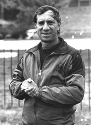 Una vez acabó esa temporada se retiró de los banquillos. Además de dirigir a Estudiantes, dirigió entre 1975 y 1978 al Deportivo Cali colombiano, luego a San Lorenzo de Almagro que dejó para entrenar a la Selección de Colombia. Tras Argentina y el Sevilla dirigió una temporada a Boca Juniors en 1996.