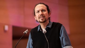 Archivo - (I-D) El secretario general de Podemos, Pablo Iglesias, interviene durante el acto central de campaña de En Comú Podem para las elecciones catalanas, en Santa Coloma de Gramanet, Barcelona, Catalunya (España), a 6 de febrero de 2021.