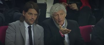 El técnico estuvo en la tribuna viendo a Mina y a Bacca. Su representante lo acompañó.