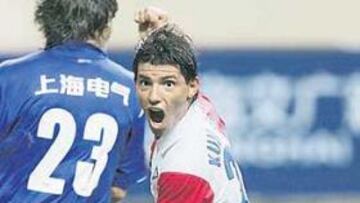 <b>LETAL. </b>Agüero se ha mostrado como un jugador letal en el área rival.