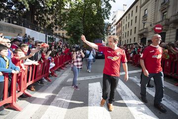 Los jugadores de Osasuna celebraron el ascenso a Primera División con los aficionados.