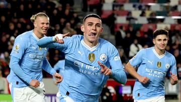 FILE PHOTO: Soccer Football - Premier League - Brentford v Manchester City - Brentford Community Stadium, London, Britain - February 5, 2024 Manchester City's Phil Foden celebrates scoring their second goal with Erling Braut Haaland and Julian Alvarez REUTERS/David Klein NO USE WITH UNAUTHORIZED AUDIO, VIDEO, DATA, FIXTURE LISTS, CLUB/LEAGUE LOGOS OR 'LIVE' SERVICES. ONLINE IN-MATCH USE LIMITED TO 45 IMAGES, NO VIDEO EMULATION. NO USE IN BETTING, GAMES OR SINGLE CLUB/LEAGUE/PLAYER PUBLICATIONS./File Photo