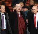 Glazer enfurece a aficionados de Manchester United con irónico gesto al pedirle que venda al club