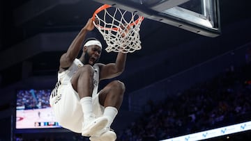 MADRID, 28/12/2025.- El ala-pívot del Real Madrid Usman Garuba, durante el partido de la Liga Endesa de baloncesto que Real Madrid y Unicaja disputan este domingo en Madrid. EFE/Mariscal