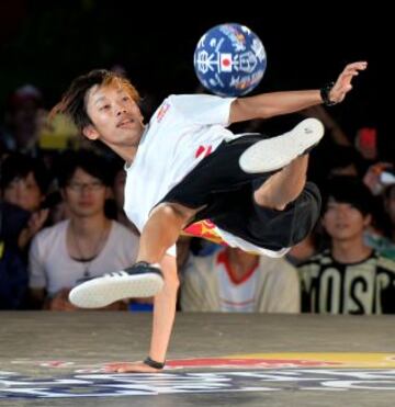 Malabarismo del japonés Kotaro Tokuda, que terminó en cuarta posición.