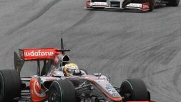 Fernando Alonso mejoró su tiempo de ayer y acabó la tercera jornada de test en quinta posición con un tiempo de 1'20''863. Por su parte, Lewis Hamilton sufrió un accidente que le obligó a meterse en boxes. Poco después volvió a la pista para terminar décimo.