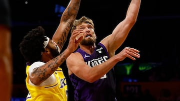 LOS ANGELES, CALIFORNIA - NOVEMBER 15: Domantas Sabonis #10 of the Sacramento Kings takes a shot against Anthony Davis #3 of the Los Angeles Lakers in the second quarter at Crypto.com Arena on November 15, 2023 in Los Angeles, California. NOTE TO USER: User expressly acknowledges and agrees that, by downloading and/or using this photograph, user is consenting to the terms and conditions of the Getty Images License Agreement.   Ronald Martinez/Getty Images/AFP (Photo by RONALD MARTINEZ / GETTY IMAGES NORTH AMERICA / Getty Images via AFP)