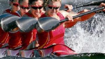 <b>A TODA MÁQUINA. </b>Beatriz Manchón tira del K-4 español.