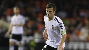 Gayà, durante un partido del Valencia.