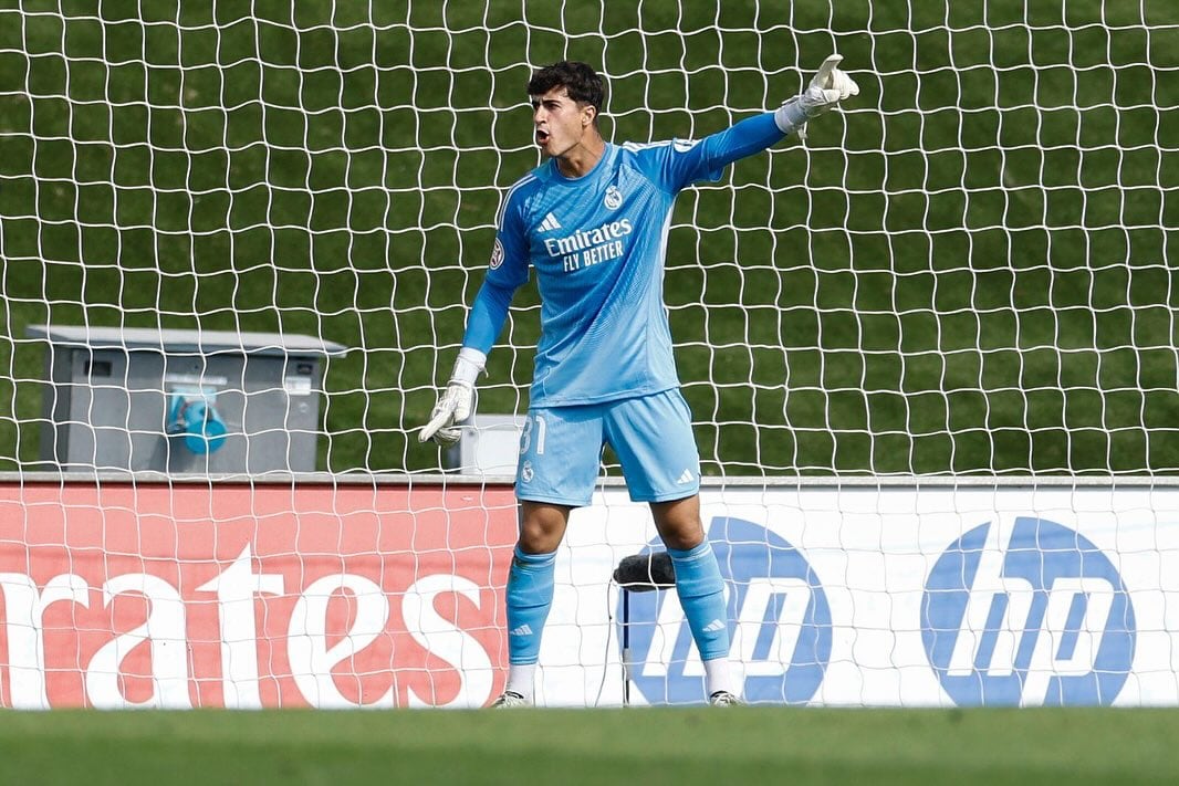 ريال مدريد يستدعي الحارس الشاب خافي نافارو لمواجهة أولمبياكوس في دوري الأبطال