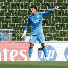 Quién es Javi Navarro, el portero juvenil que se ha llevado el Real Madrid a Grecia