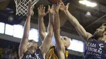 Batista intenta frenar a Rey.