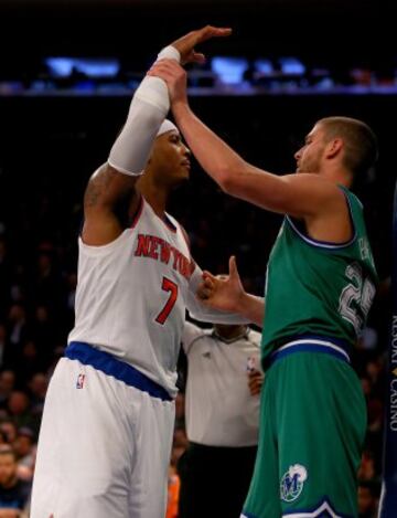 Carmelo Anthony y Chandler Parsons.