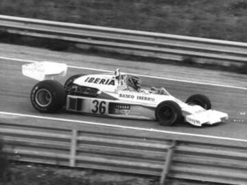 Emilio de Villota participó en 14 grandes premios, aunque tan sólo llegó a disputar dos carreras en 1977, puesto que no se clasificó para las restantes, debutando el 2 de mayo de 1976 en el trazado madrileño del Jarama.