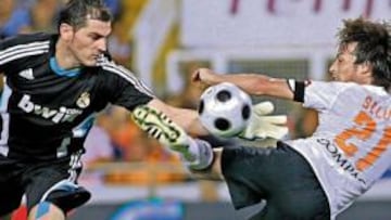 <b>INCISIVO. </b>David Silva llevó la manija de su equipo en ataque y complicó en numerosas ocasiones a Casillas y a toda su defensa. El Madrid deberá vigilarle en el Bernabéu.