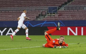 1-4. Kylian Mbapp¨¦ marc¨® el cuarto gol, hat-trick del franc¨¦s.