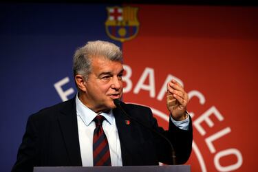 Barcelona supporters platform calls for Laporta’s resignation over Dani Olmo case