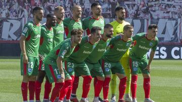 El once inicial que presentó el Alavés en Vallecas.