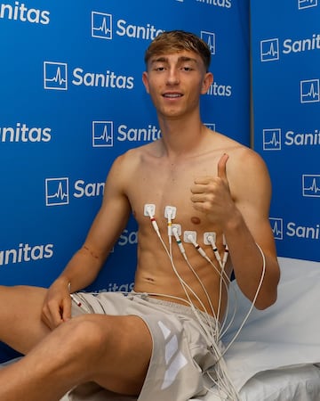 El nuevo jugador del Real Madrid realizando el reconocimiento m¨¦dico en el Hospital Universitario Sanitas La Moraleja.