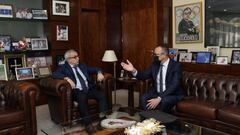 El consejero de Educaci&oacute;n, Cultura y Deporte, Felipe Faci, en una reuni&oacute;n con el presidente del Comit&eacute; Ol&iacute;mpico Espa&ntilde;ol, Alejandro Blanco, en Madrid.