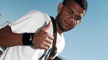 <b>DEMASIADO PESADO. </b>Alves y su agente llevan más de un año rumiando su posible traspaso, que sigue sin concretarse.