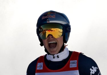 Lindsey Vonn reacciona después de su carrera en la Copa del Mundo de Esquí Alpino FIS.