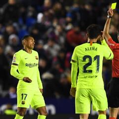 De Burgos recriminó a Cillessen que se tirase en el área