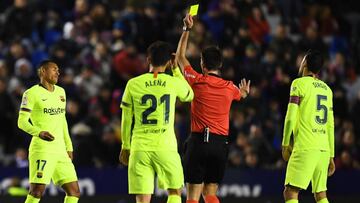 De Burgos recriminó a Cillessen que se tirase en el área
