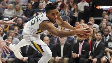GFX20. SALT LAKE CITY (ESTADOS UNIDOS), 12/02/2018.- Donovan Mitchell de Utah Jazz en acción ante San Antonio Spurs hoy, lunes 12 de febrero de 2018, durante su partido de la NBA en el Energy Solutions Arena de Salt Lake City, Utah (EE.UU.). EFE/GE