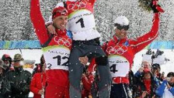 <b>OTRA MEDALLA.</b> Michael Greis se ha llevado otro oro. Esta vez el alemán se ha llevado el metal dorado bajo una intensa nieve en la modalidad de salida masiva.