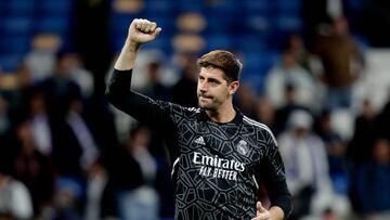 MADRID, SPAIN - OCTOBER 22: Thibaut Courtois of Real Madrid celebrates the victory during the La Liga Santander match between Real Madrid v Sevilla at the Estadio Santiago Bernabeu on October 22, 2022 in Madrid Spain (Photo by David S. Bustamante/Soccrates/Getty Images)