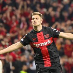 Josip Stanisic salva una vez más el invicto del Leverkusen