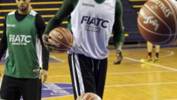 Sitapha Savané entrenando ayer en el Gran Canaria Arena. Mañana se enfrentará a su ex equipo, el anfitrión.
